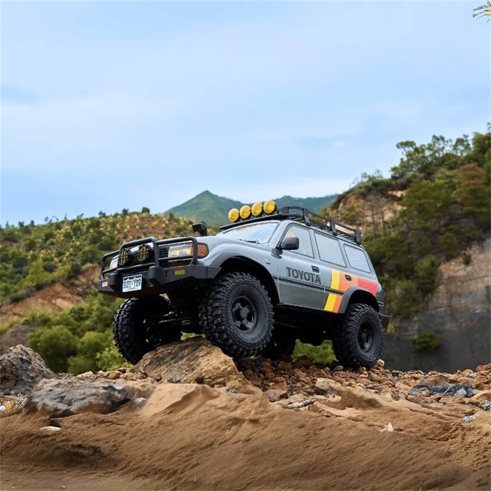 FMS FCX10 LC80 for TOYOTA Land Cruiser 80 RS 1/10 2.4G 4WD RC Car Off-Road Climbing Truck Rock Crawler LED Light Two Speed Vehicles Models Toys - Image 9