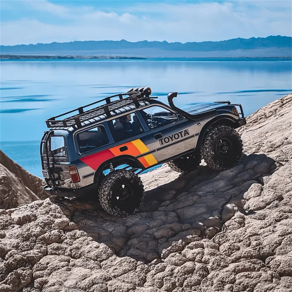 FMS FCX10 LC80 for TOYOTA Land Cruiser 80 RS 1/10 2.4G 4WD RC Car Off-Road Climbing Truck Rock Crawler LED Light Two Speed Vehicles Models Toys - Image 5